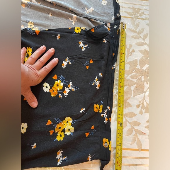 H&M Divided Wrap Skirt Black Floral Straight Size 10 - Picture 5 of 10